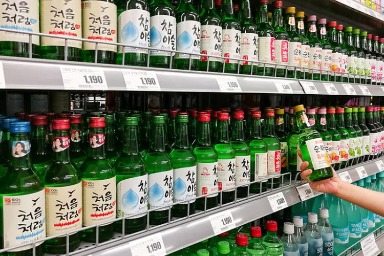 韓国焼酎 ソジュ とはどんなお酒 人気銘柄 チャミスル の韓国式の飲み方も紹介 イエノミスタイル 家飲みを楽しむ人の情報サイト