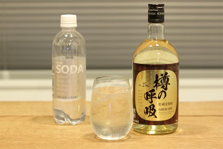 樽を感じる新しいタイプの麦焼酎「樽の呼吸」を飲んでみた | イエノミスタイル 家飲みを楽しむ人の情報サイト